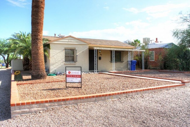 Foto del edificio - 4 Bed  With Pool Next To UMC/UA