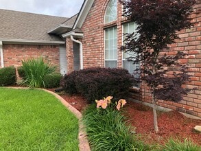 Building Photo - 6001 Sandalwood Dr