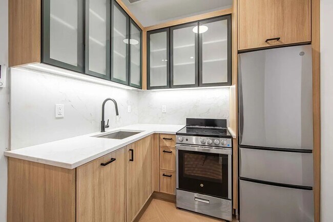 Foto del edificio - 321 E 17th St