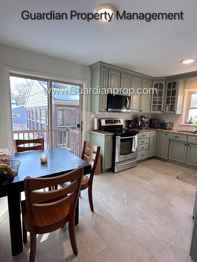 Foto del edificio - St Louis Park Single Family Home, Large Yard, 1 Car Garage, 3 Season Porch, W/D
