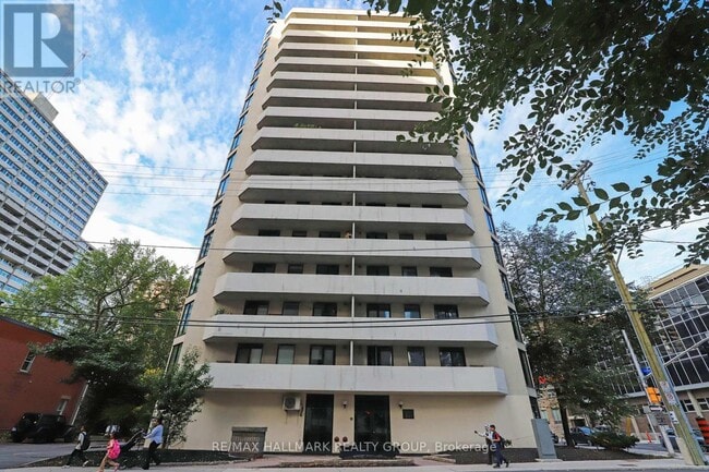 Building Photo - 200 Bay St