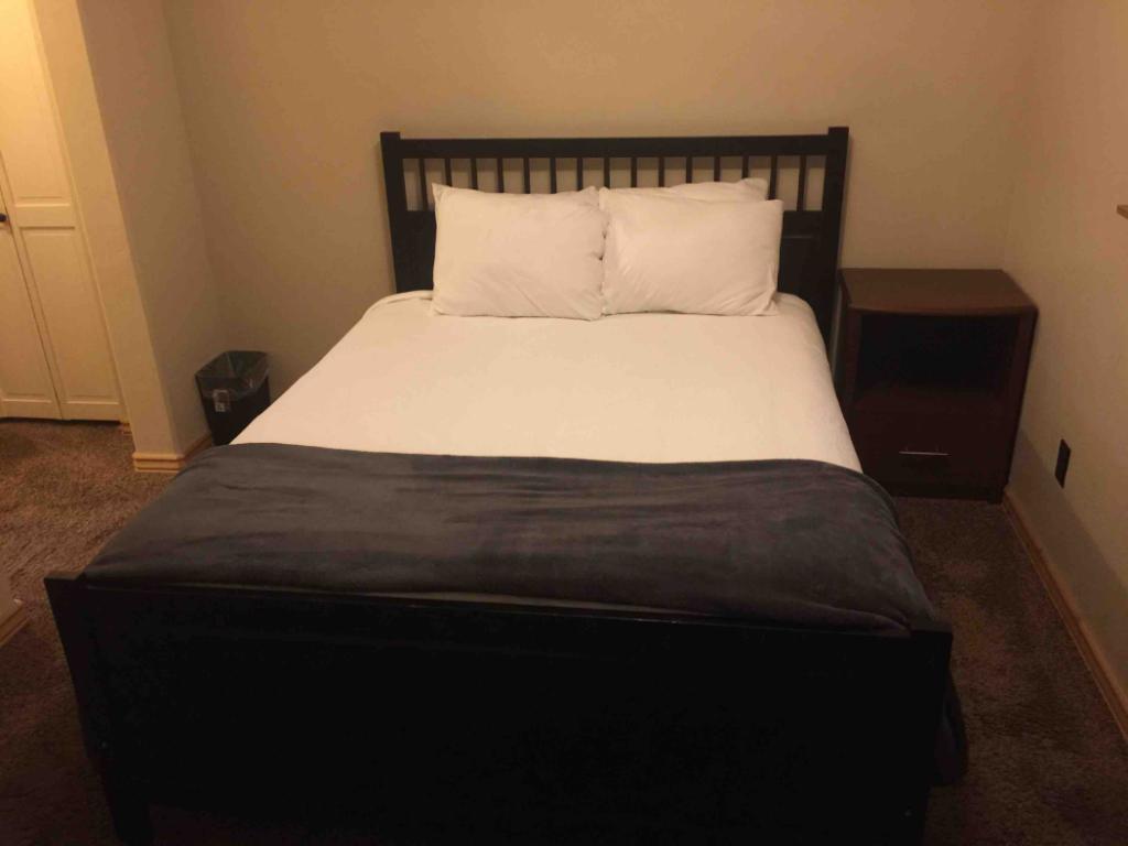 Primary Photo - 86 S 200 W Room 1