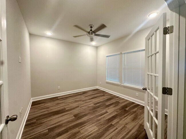 Foto del edificio - Corner Lot Home with a Pool!