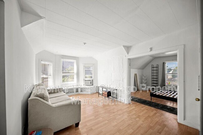 Foto del edificio - 4511 N Pulaski Rd