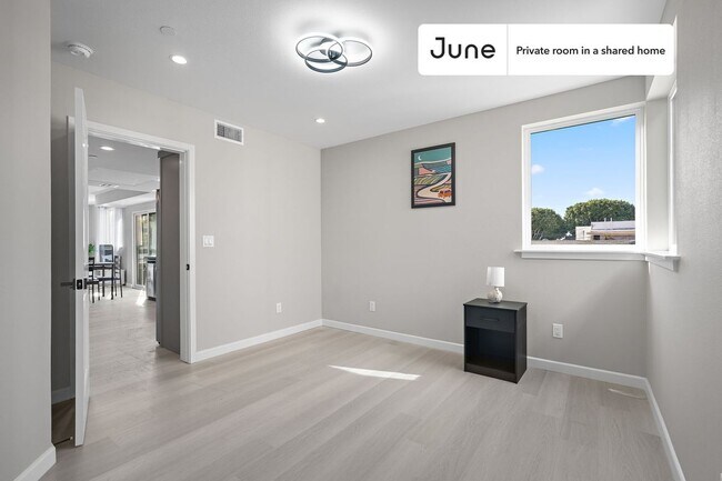 Foto del edificio - Room in Shared 5 bed/5 bath home in Boyle Heights