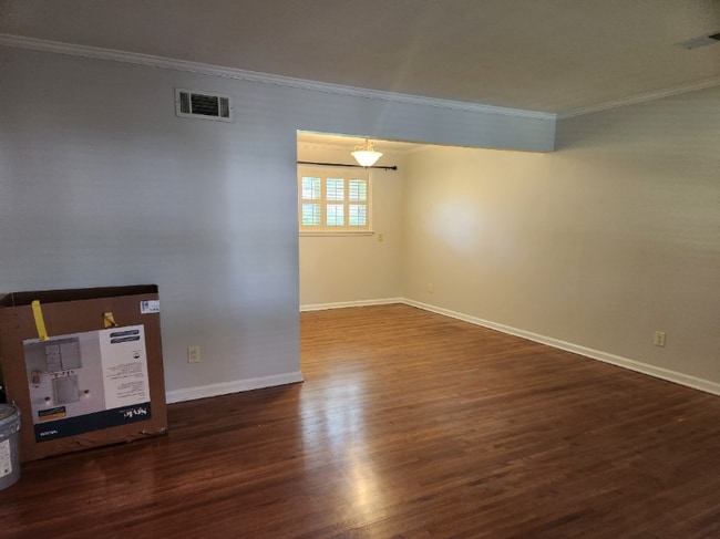 Building Photo - 5360 Brenton Ave