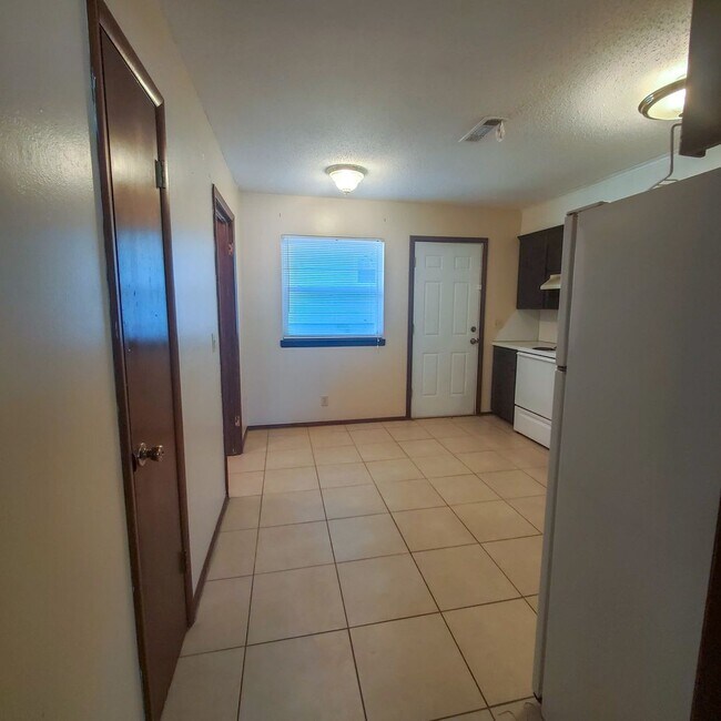 Foto del edificio - 2429 N Market Ave