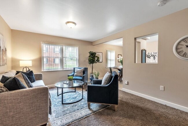 Building Photo - Larchmont Estates