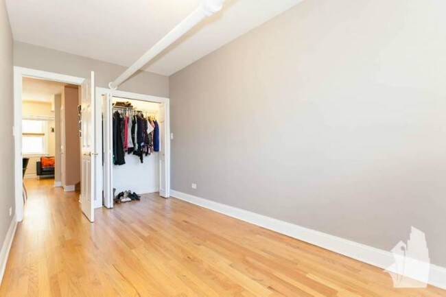 Building Photo - bedroom in CHICAGO IL 60641