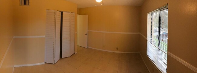 Building Photo - 202 Foxtail Dr