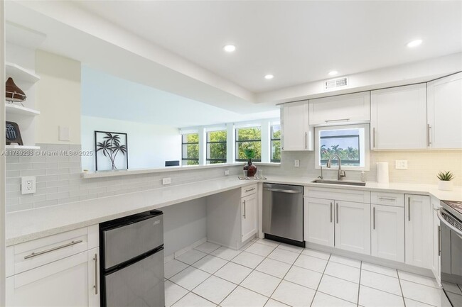 Building Photo - 601 Three Islands Boulevard