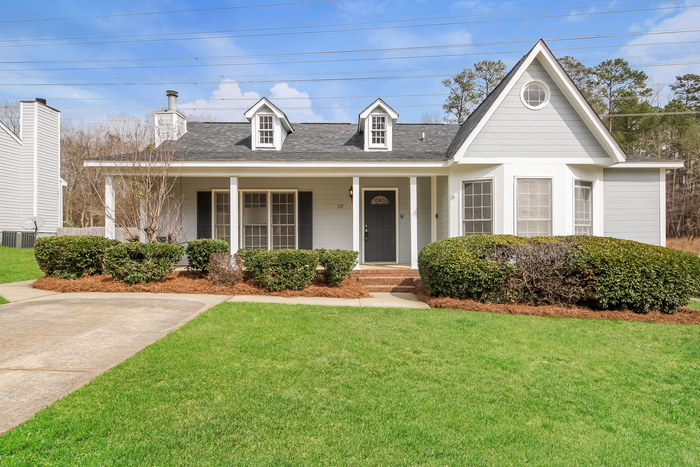 Primary Photo - Lovely 3 Bedroom Home