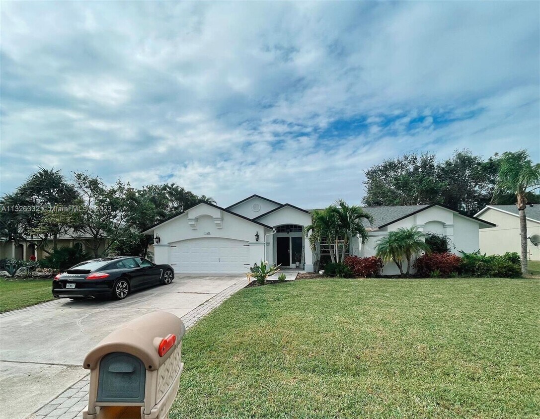 19600 Oak Dr, Fort Myers, FL 33907 House for Rent in Fort Myers, FL
