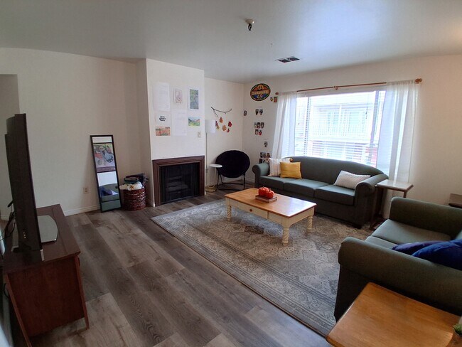 Foto del edificio - 659 700 E