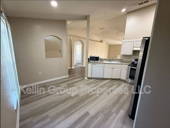 Building Photo - 1145 View Pointe Cir