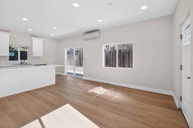 Foto del edificio - 8090 Flanders Dr