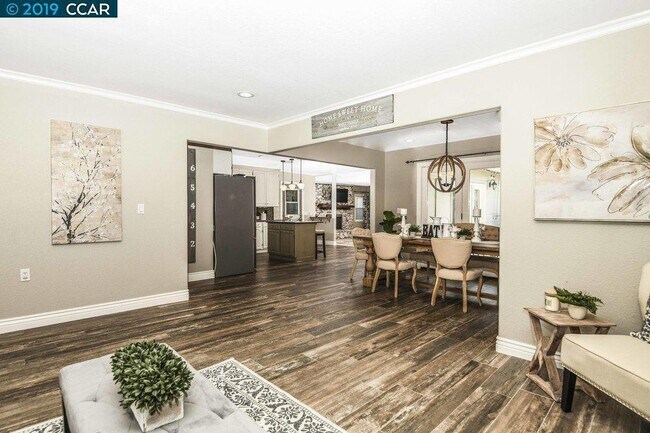 Foto del edificio - 2430 Larkey Ln
