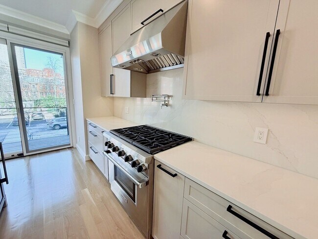 Foto del edificio - 143 Warren Ave