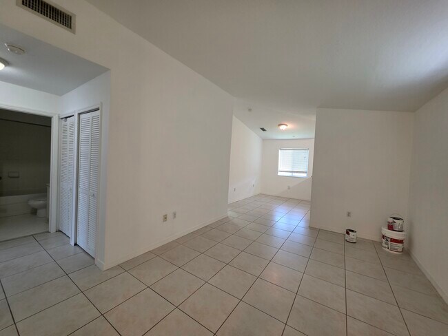 Foto del edificio - 3398 NE 9th Dr
