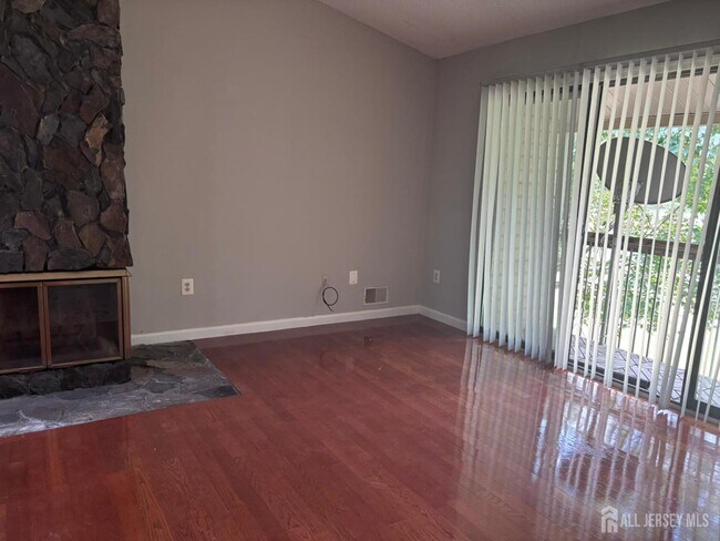 Building Photo - 40 Crabapple Ln