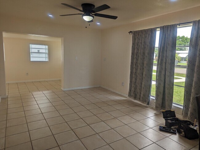 Foto del edificio - 21395 Glendale Ave