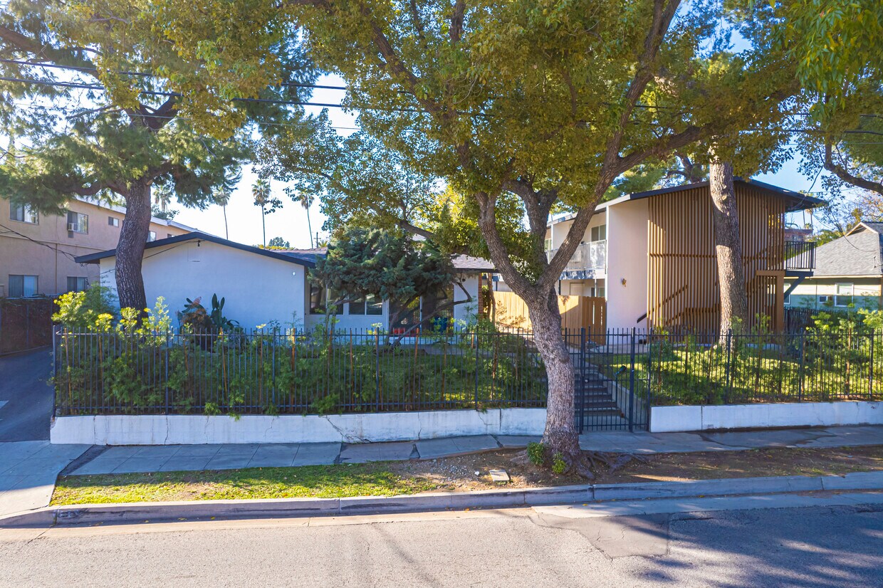 Primary Photo - 435 N Wilson Ave