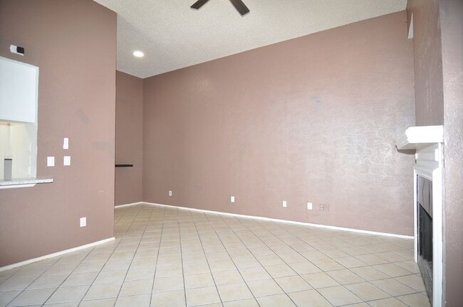 Building Photo - 602 Bellaire Dr