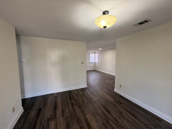 Building Photo - 1538 Mansfield Dr