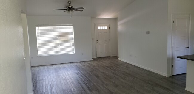 Foto del edificio - 49 Hemlock Radial