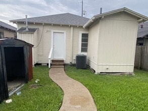 Building Photo - 8213 E Erath St