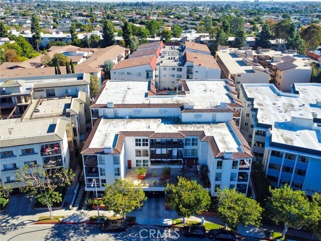 Foto del edificio - 6124 Buckingham Pkwy