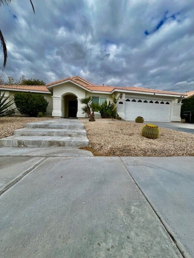 Foto del edificio - AVAILABLE NOW! Beautiful 3 BED / 2 BATH PO...