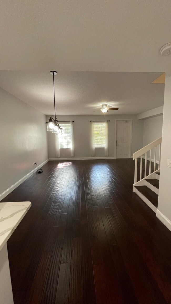 Foto del edificio - 3264 W Community Dr