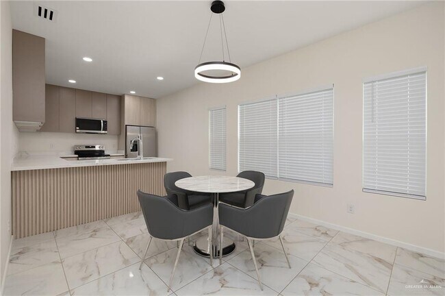 Building Photo - 15 Stablewood