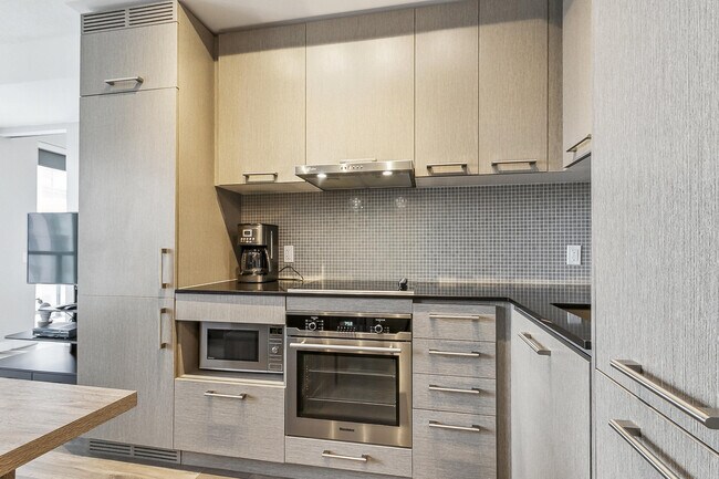 Building Photo - 93 Peter St