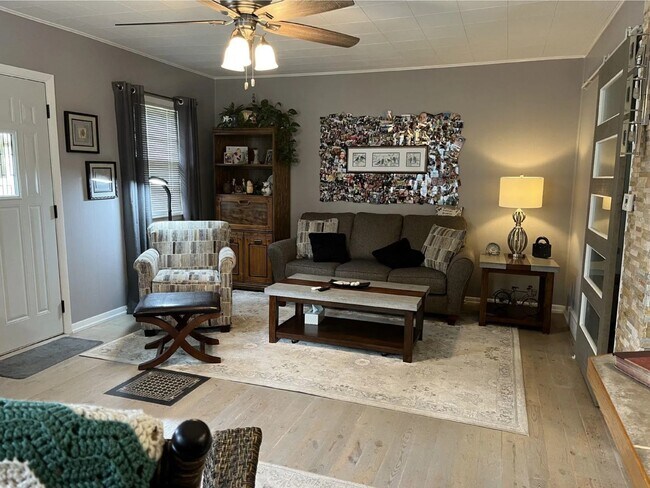 Foto del edificio - 1909 Robin Rd