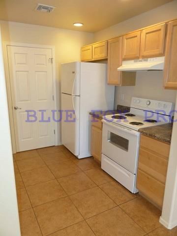 Building Photo - 1428 E Elm St