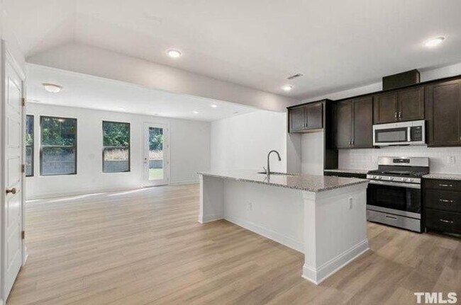 Building Photo - 2045 Maggie Vly Dr