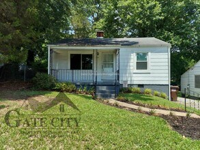 Building Photo - 616 Hedrick Ave