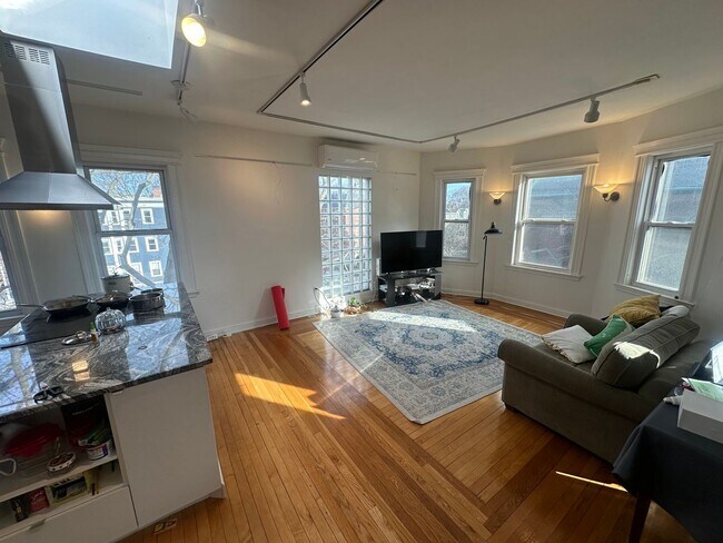 Photo - HOT CAMBRIDGE LISTING!!!!! House