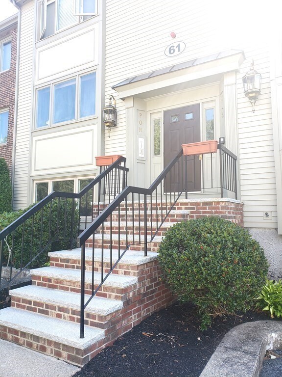 61 Maple St Unit 3, Canton, MA 02021 Condo for Rent in Canton, MA