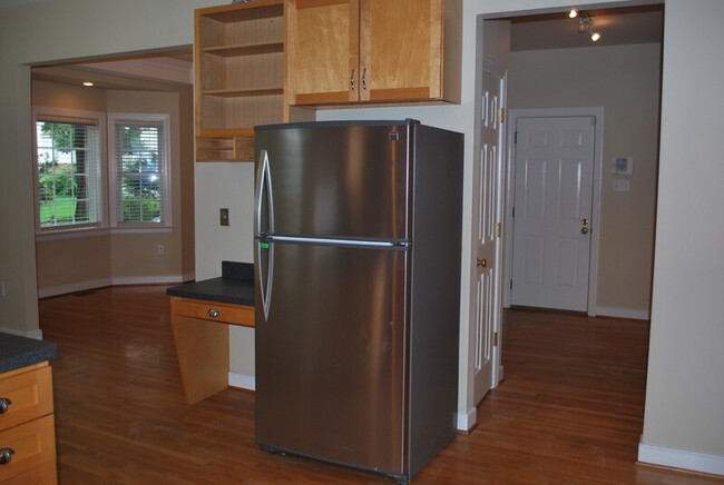 Building Photo - 2255 Ridgefield Green Way