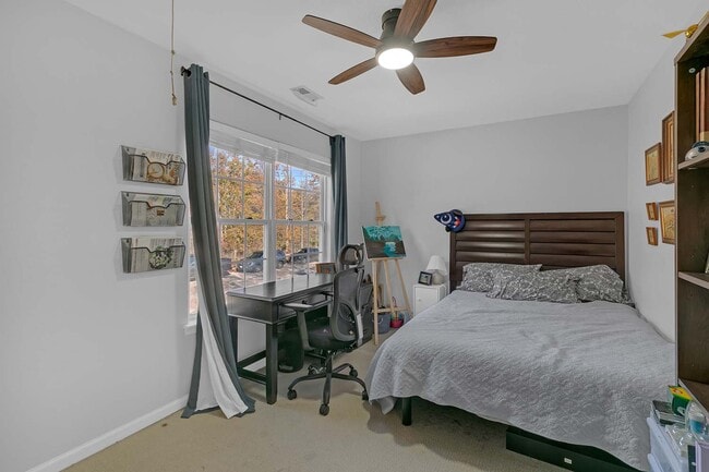 Foto del edificio - 220 Hinton Ave