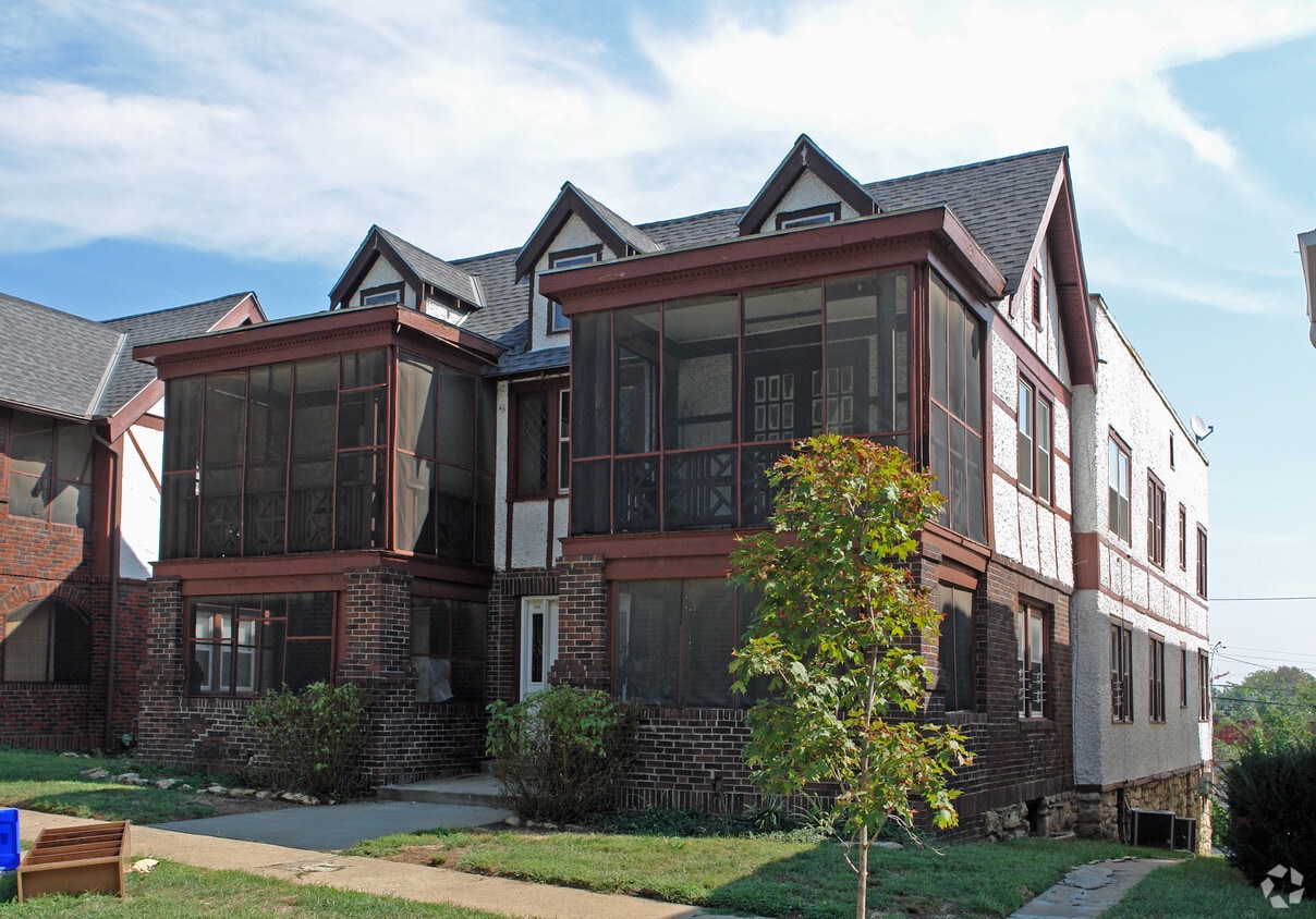Building Photo - 5005-5007 Wyandotte St