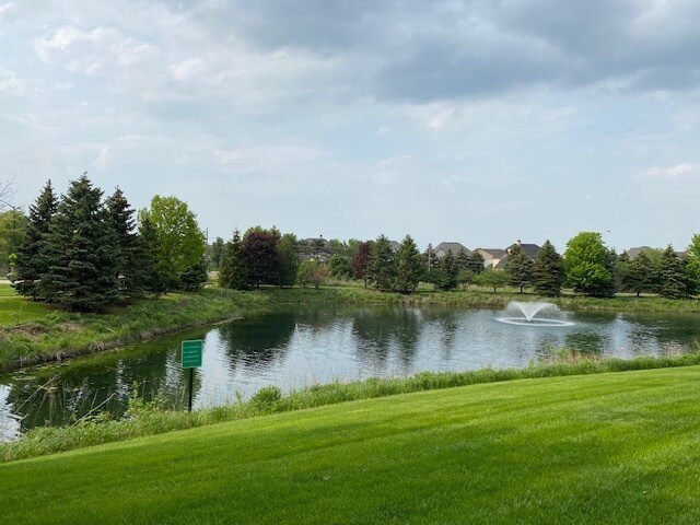 Foto del edificio - 372 Pine Lake Cir