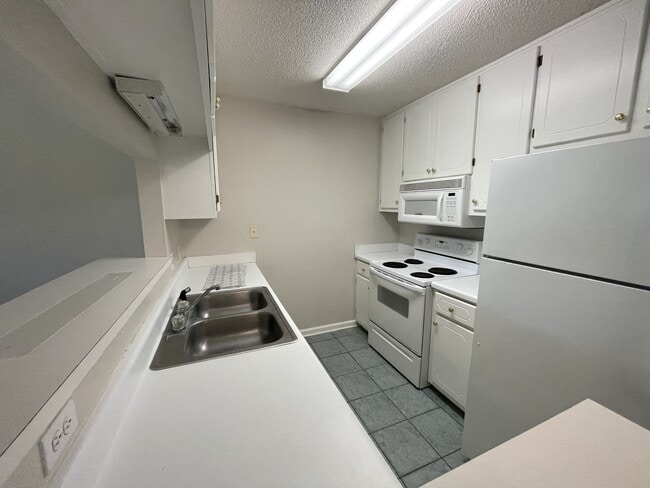 Building Photo - 112 Candle Brook Dr