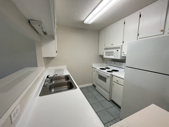 Foto del edificio - 112 Candle Brook Dr