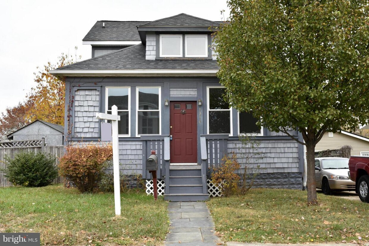 Primary Photo - 1316 Birch Ave