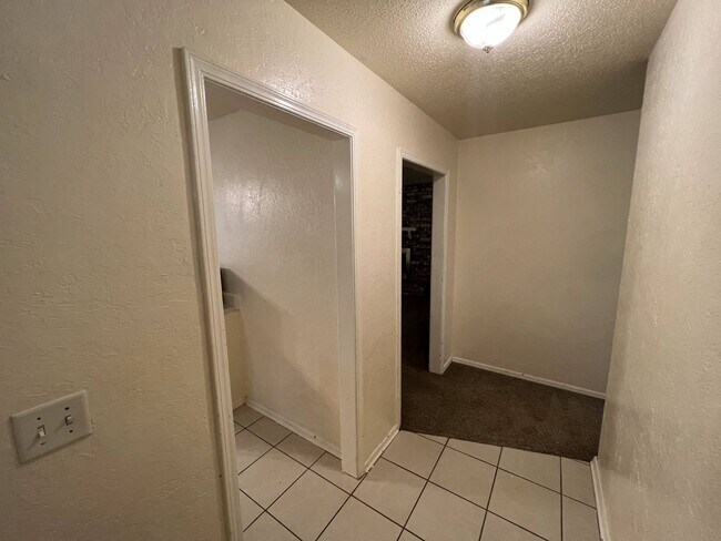 Building Photo - Great 4 Bed on a Shaded Lot!