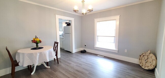 Building Photo - Newly Remodeled Home, Close to Hospital